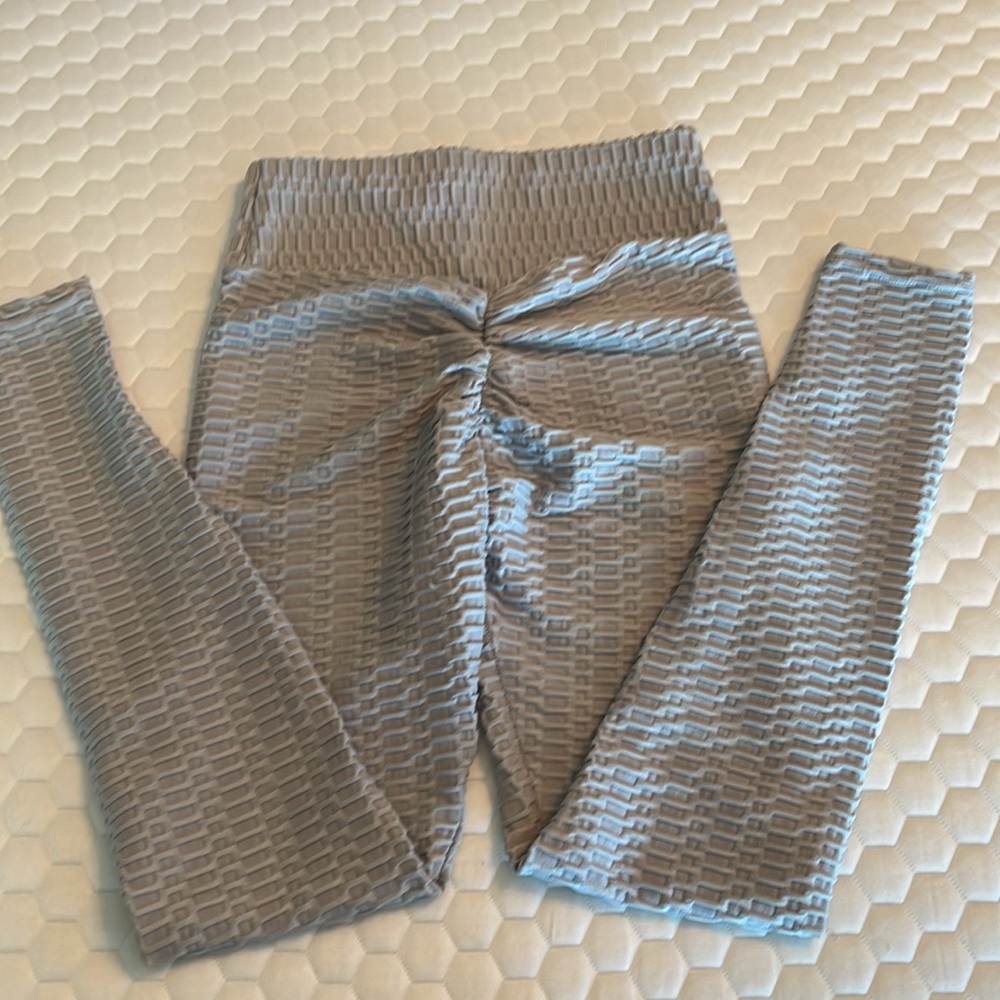 Gray ruched back legging